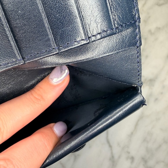 MCM White & Navy Blue Duffel Gold Accents with Matching Kiss Lock Wallet EUC - Picture 10 of 13